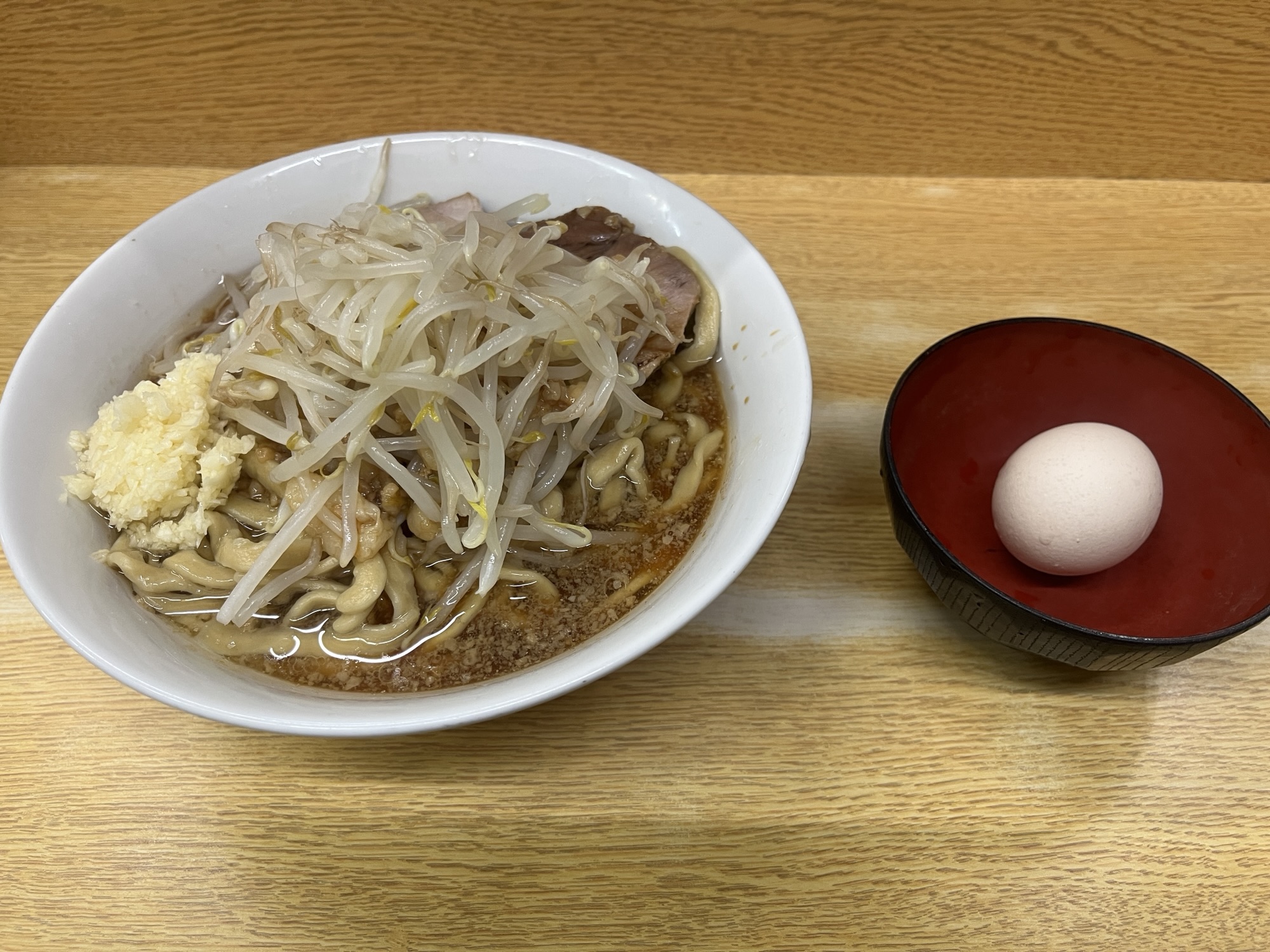 小ラーメンニンニクアブラカラメ生卵
